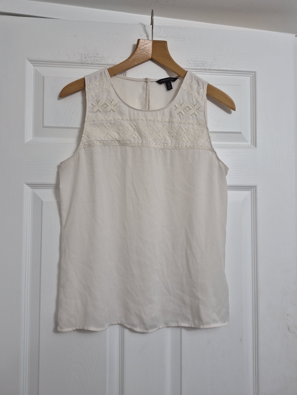 Banana Republic Ivory Embroidered Sleeveless Camisole